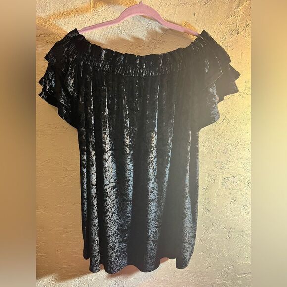 Black Velvet Off-Shoulder Top by UMGEE - Picture 6 of 6